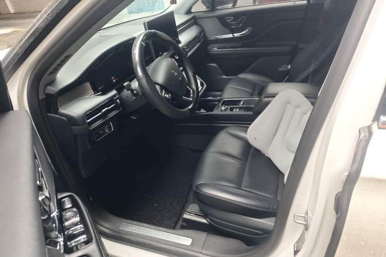 Used Lincoln Corsair 2022 2.0T Two-Wheel Drive Deluxe Edition Left Front Seat