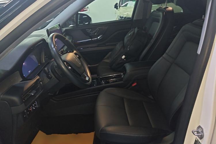 Used Lincoln Corsair 2022 2.0T Two-Wheel Drive Deluxe Edition Left Front Seat