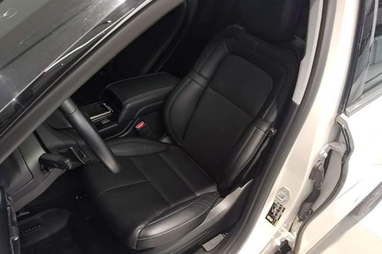 Used Lincoln Corsair 2022 2.0T Two-Wheel Drive Deluxe Edition Left Front Seat