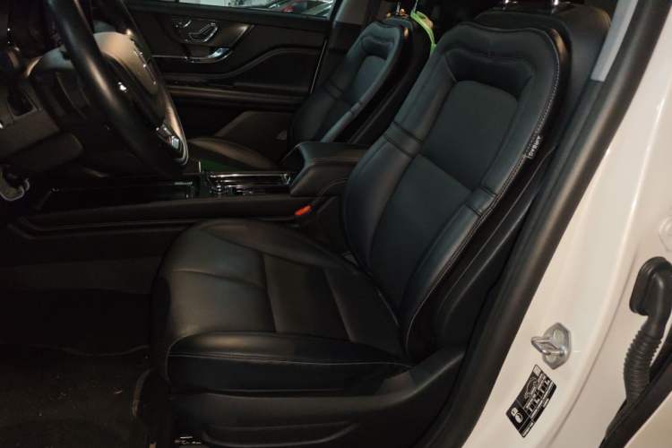 Used Lincoln Corsair 2022 Revised Version 2.0T Two-Wheel Drive Premium Edition Left Front Seat