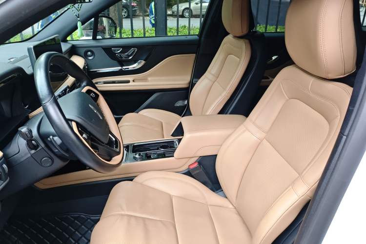 Used Lincoln Corsair 2022 2.0T Four-Wheel Drive Prestige Edition Left Front Seat