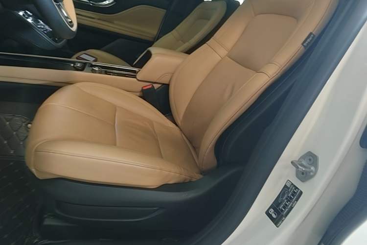 Used Lincoln Corsair 2022 2.0T Two-Wheel Drive Luxury Edition Left Front Seat