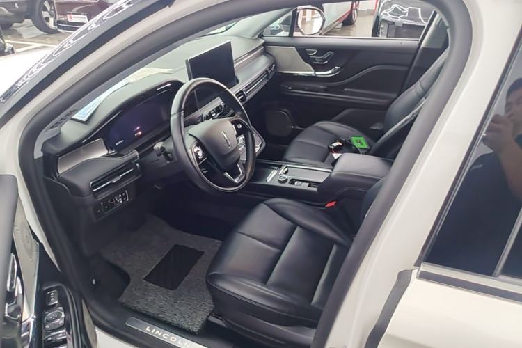 Used Lincoln Corsair 2022 Revised Version 2.0T Two-Wheel Drive Premium Edition Left Front Seat