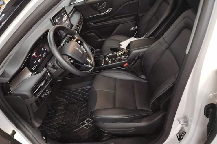Used Lincoln Corsair 2022 Revised Version 2.0T Two-Wheel Drive Premium Edition Left Front Seat