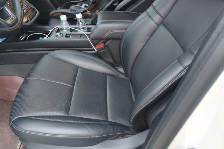 Used Lincoln Corsair 2022 Revised Version 2.0T Two-Wheel Drive Premium Edition Left Front Seat