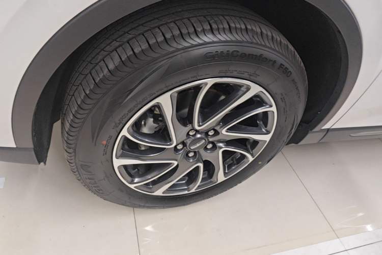 Used Lincoln Corsair 2022 2.0T Two-Wheel Drive Deluxe Edition Left Front Wheel Hub
