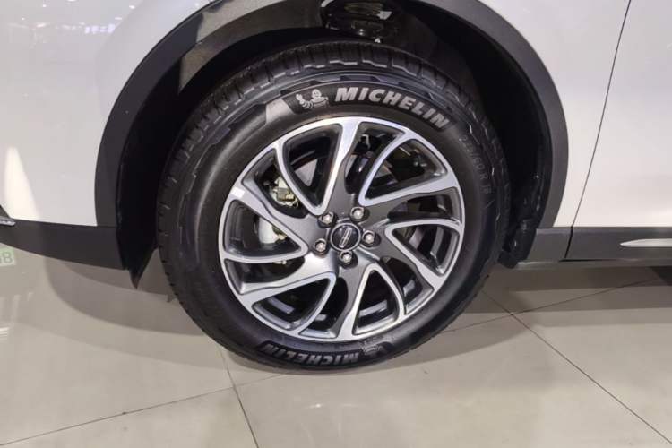 Used Lincoln Corsair 2022 2.0T Two-Wheel Drive Deluxe Edition Left Front Wheel Hub