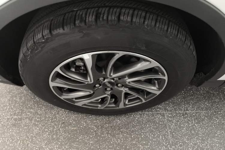 Used Lincoln Corsair 2022 2.0T Two-Wheel Drive Deluxe Edition Left Front Wheel Hub