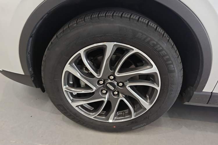 Used Lincoln Corsair 2022 2.0T Two-Wheel Drive Deluxe Edition Left Front Wheel Hub