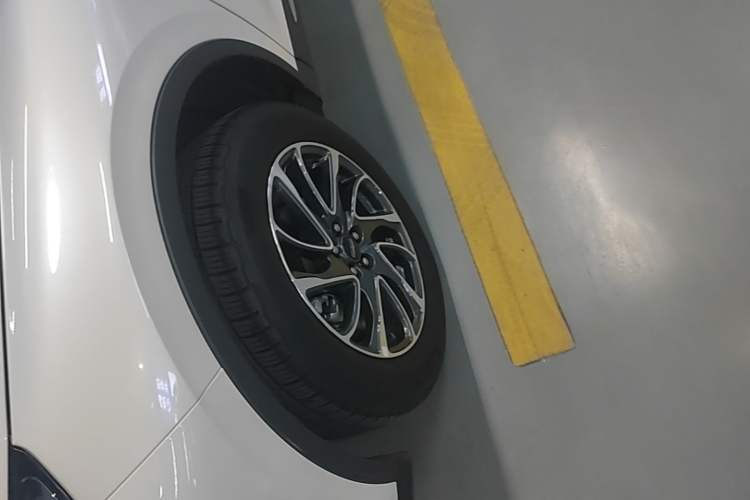 Used Lincoln Corsair 2022 Revised Version 2.0T Two-Wheel Drive Premium Edition Left Front Wheel Hub