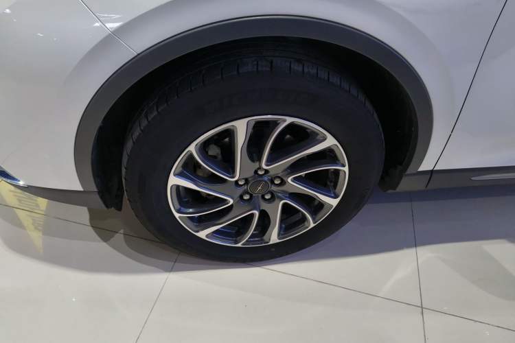 Used Lincoln Corsair 2022 Revised Version 2.0T Two-Wheel Drive Luxury Edition Left Front Wheel Hub