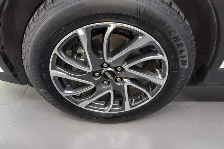 Used Lincoln Corsair 2022 2.0T Two-Wheel Drive Deluxe Edition Left Front Wheel Hub