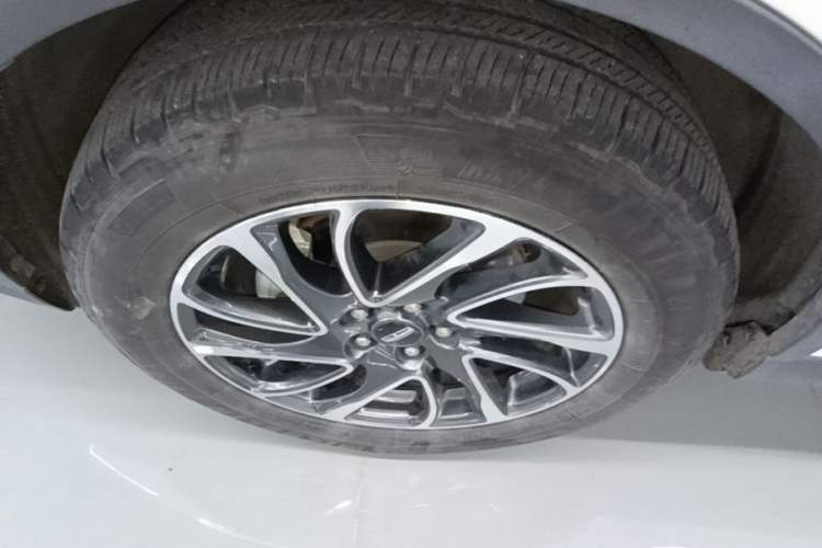 Used Lincoln Corsair 2022 2.0T Two-Wheel Drive Deluxe Edition Left Front Wheel Hub