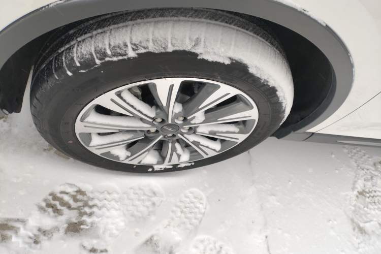 Used Lincoln Corsair 2022 Revised Version 2.0T Two-Wheel Drive Luxury Edition Left Front Wheel Hub