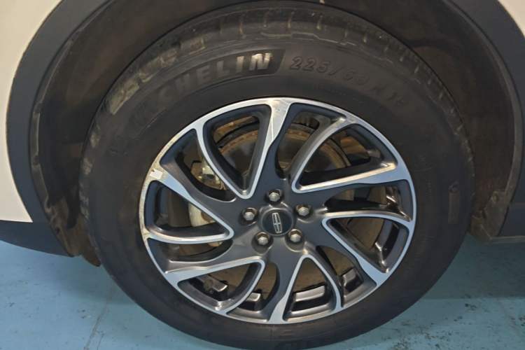 Used Lincoln Corsair 2022 2.0T Two-Wheel Drive Deluxe Edition Left Front Wheel Hub