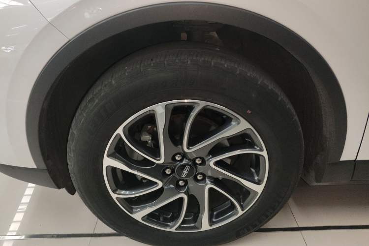 Used Lincoln Corsair 2022 2.0T Two-Wheel Drive Deluxe Edition Left Front Wheel Hub