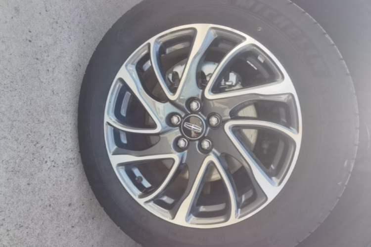 Used Lincoln Corsair 2022 2.0T Two-Wheel Drive Deluxe Edition Left Front Wheel Hub