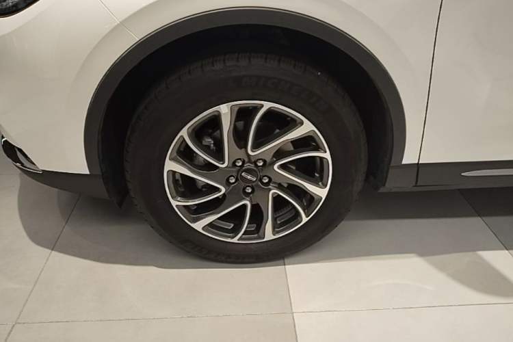 Used Lincoln Corsair 2022 2.0T Two-Wheel Drive Deluxe Edition Left Front Wheel Hub