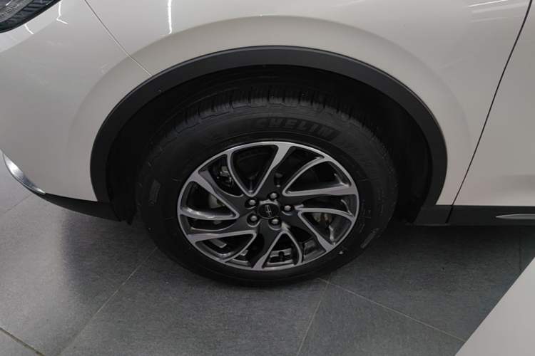 Used Lincoln Corsair 2022 2.0T Two-Wheel Drive Deluxe Edition Left Front Wheel Hub