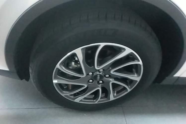 Used Lincoln Corsair 2022 2.0T Two-Wheel Drive Deluxe Edition Left Front Wheel Hub