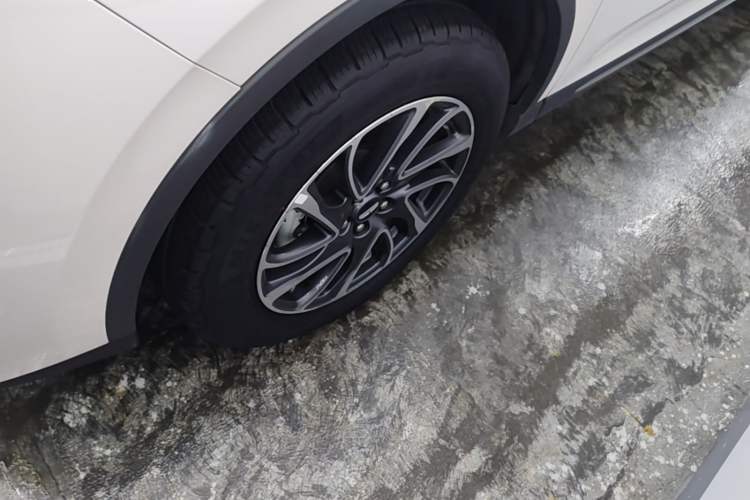 Used Lincoln Corsair 2022 Revised Version 2.0T Two-Wheel Drive Premium Edition Left Front Wheel Hub