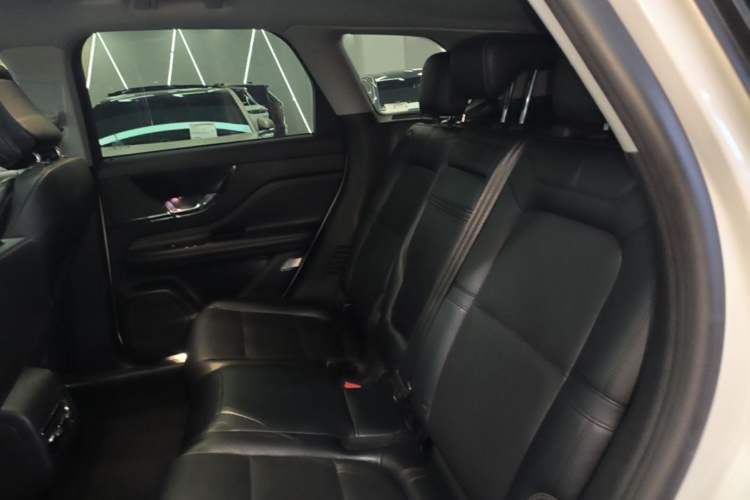 Used Lincoln Corsair 2022 2.0T Two-Wheel Drive Deluxe Edition Left Rear Seat