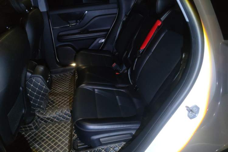 Used Lincoln Corsair 2022 2.0T Two-Wheel Drive Luxury Edition Left Rear Seat