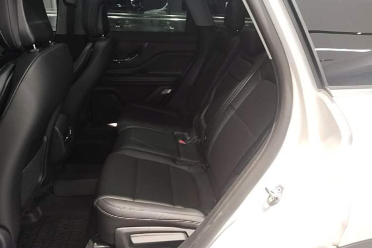 Used Lincoln Corsair 2022 2.0T Two-Wheel Drive Deluxe Edition Left Rear Seat