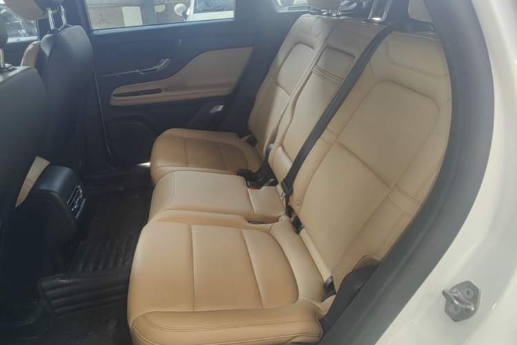 Used Lincoln Corsair 2022 2.0T Two-Wheel Drive Luxury Edition Left Rear Seat