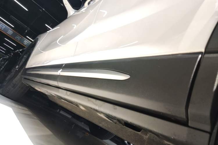 Used Lincoln Corsair 2022 2.0T Four-Wheel Drive Luxury Edition Left Side Sill