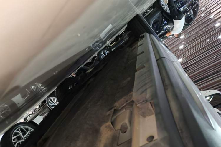 Used Lincoln Corsair 2022 2.0T Two-Wheel Drive Deluxe Edition Left Side Sill