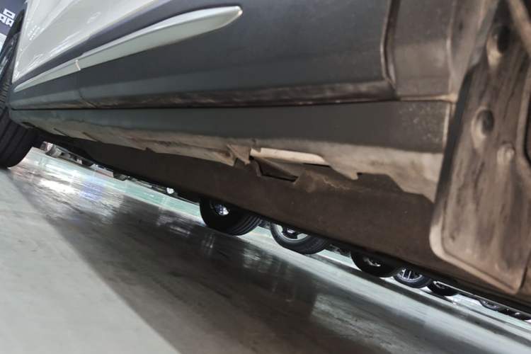 Used Lincoln Corsair 2022 2.0T Two-Wheel Drive Deluxe Edition Left Side Sill