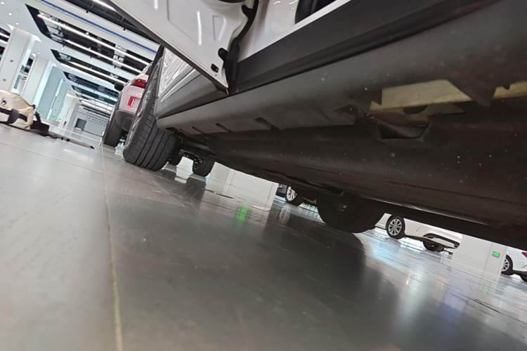 Used Lincoln Corsair 2022 2.0T Two-Wheel Drive Deluxe Edition Left Side Sill