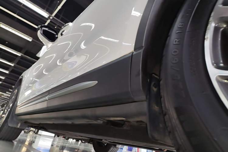 Used Lincoln Corsair 2022 2.0T Two-Wheel Drive Deluxe Edition Left Side Sill