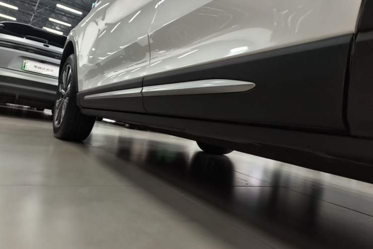 Used Lincoln Corsair 2022 2.0T Two-Wheel Drive Luxury Edition Left Side Sill