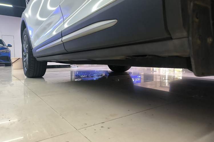 Used Lincoln Corsair 2022 2.0T Two-Wheel Drive Deluxe Edition Left Side Sill