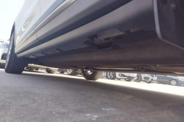 Used Lincoln Corsair 2022 2.0T Two-Wheel Drive Deluxe Edition Left Side Sill
