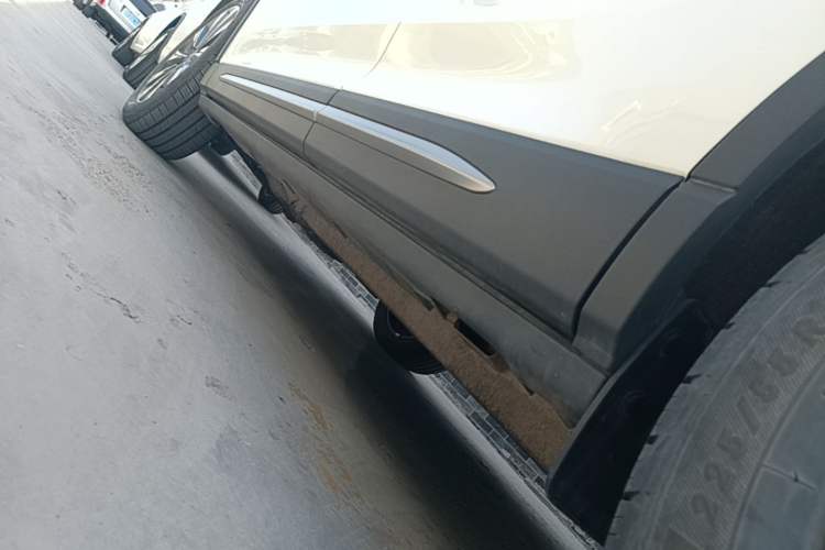 Used Lincoln Corsair 2022 2.0T Two-Wheel Drive Luxury Edition Left Side Sill