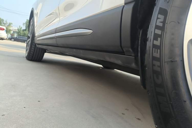 Used Lincoln Corsair 2022 2.0T Two-Wheel Drive Luxury Edition Left Side Sill