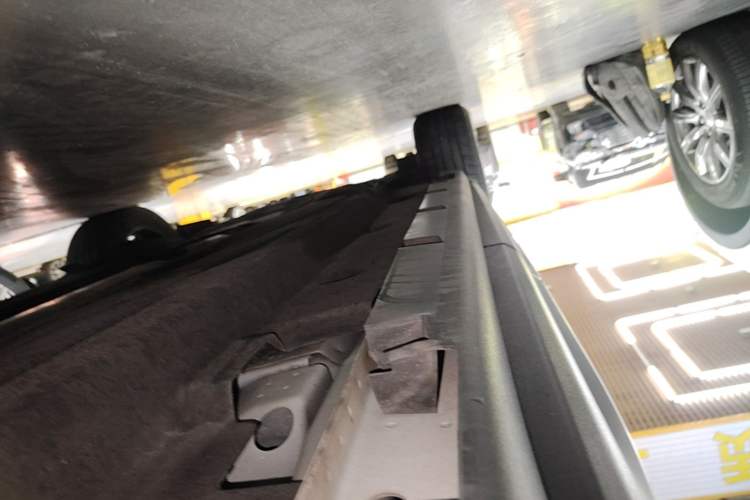 Used Lincoln Corsair 2022 Revised Version 2.0T Two-Wheel Drive Premium Edition Left Side Sill