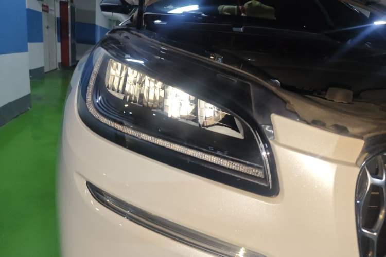 Used Lincoln Corsair 2022 2.0T Two-Wheel Drive Luxury Edition Right Front Headlight