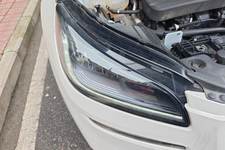 Used Lincoln Corsair 2022 Revised Version 2.0T Two-Wheel Drive Luxury Edition Right Front Headlight