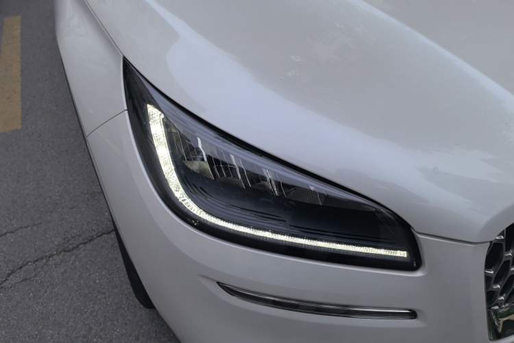 Used Lincoln Corsair 2022 2.0T Two-Wheel Drive Luxury Edition Right Front Headlight