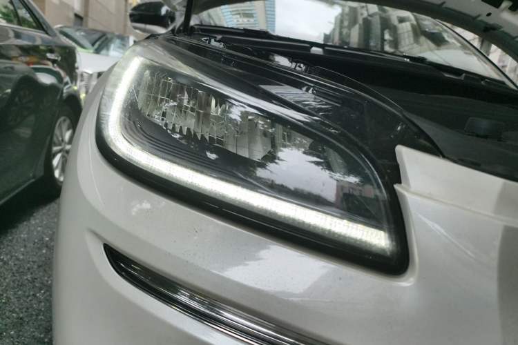 Used Lincoln Corsair 2022 2.0T Two-Wheel Drive Luxury Edition Right Front Headlight