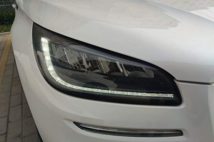 Used Lincoln Corsair 2022 Revised Version 2.0T Two-Wheel Drive Premium Edition Right Front Headlight