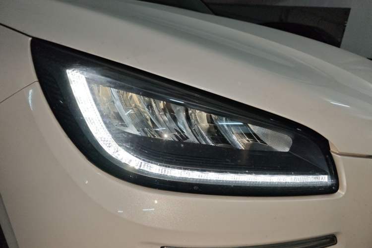 Used Lincoln Corsair 2022 Revised Version 2.0T Two-Wheel Drive Premium Edition Right Front Headlight