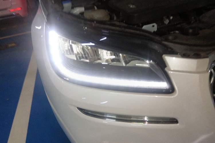 Used Lincoln Corsair 2022 2.0T Two-Wheel Drive Luxury Edition Right Front Headlight