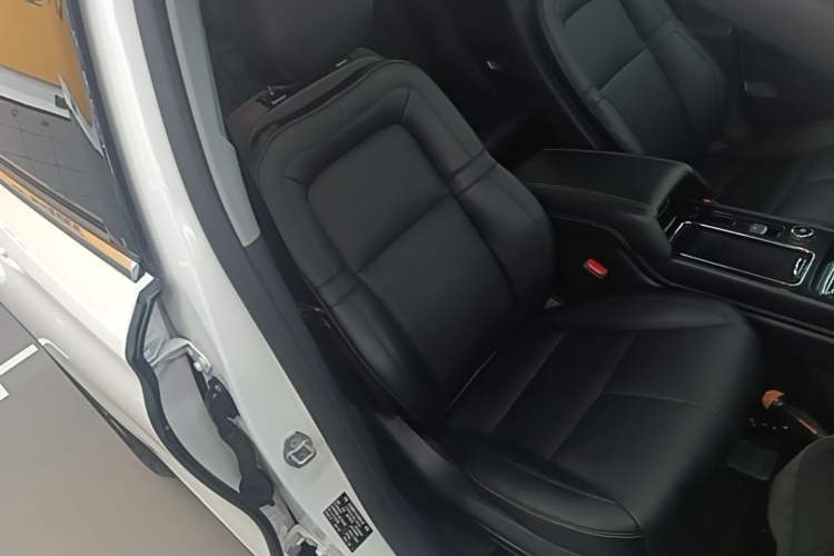 Used Lincoln Corsair 2022 2.0T Two-Wheel Drive Deluxe Edition Right Front Seat