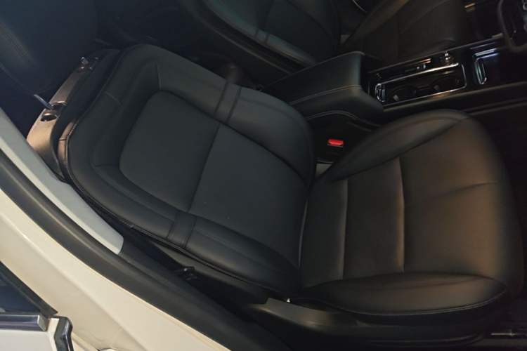 Used Lincoln Corsair 2022 2.0T Two-Wheel Drive Deluxe Edition Right Front Seat