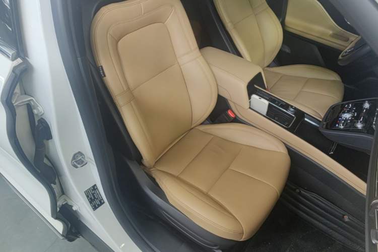 Used Lincoln Corsair 2022 2.0T Two-Wheel Drive Luxury Edition Right Front Seat